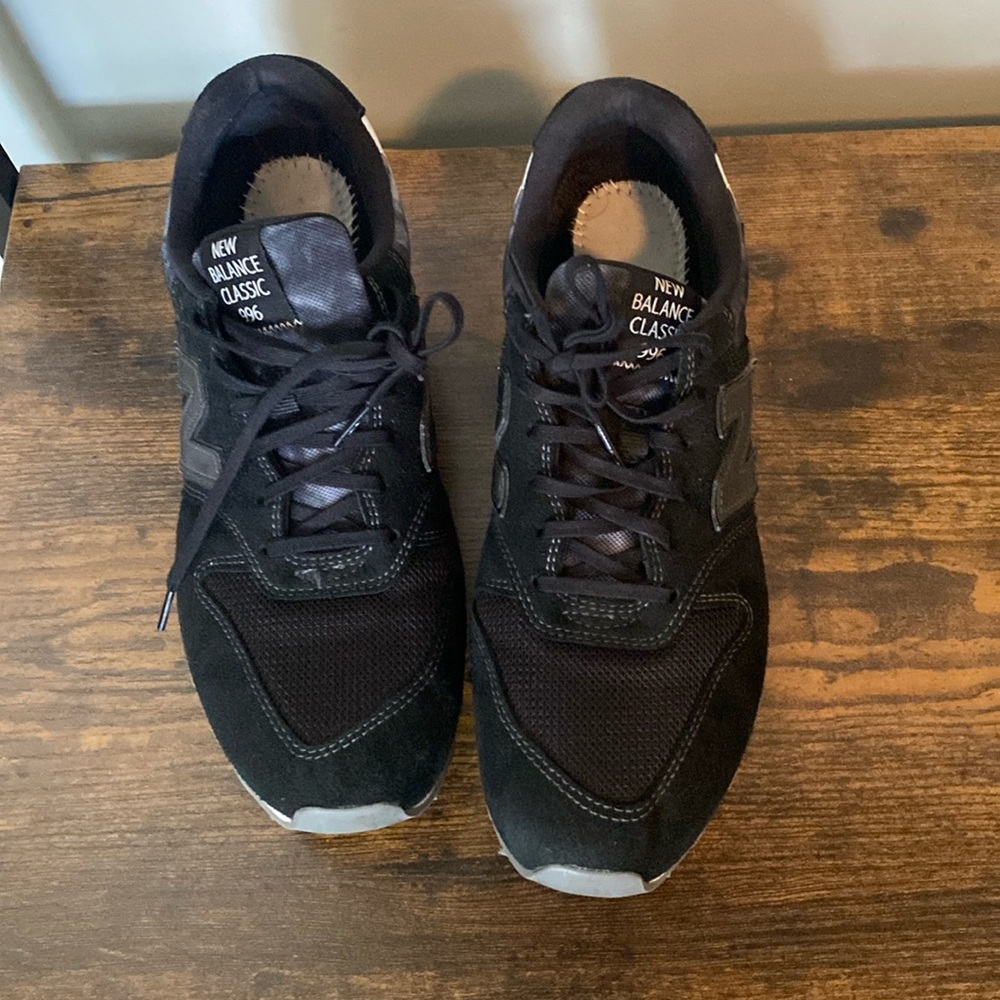 New Balance tennis shoes